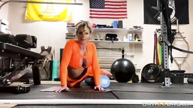Sweaty yet Sizzling MILF Phoenix Marie's Dirty Talking