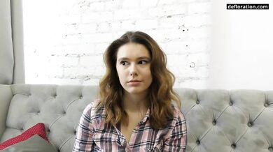 Ofelya Rubens in casting spreads hairy pussy for cock
