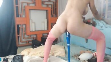 Hot Slut Camgirl Fucks her Pussy and Ass With Total Energy