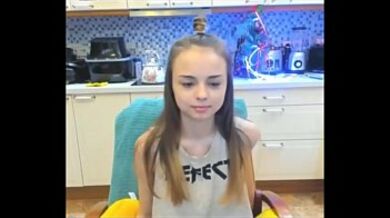 Cute teen camgirl playing in the kitchen loves tip vibe