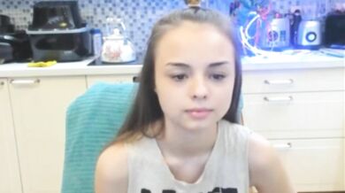 Cute teen camgirl playing in the kitchen loves tip vibe