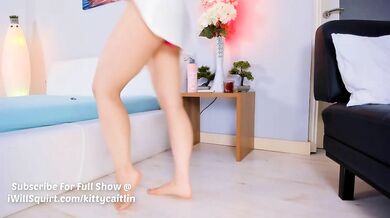 Big Tities Teen Fingers And Rides Rides Her Dildo Spreading On The Floor