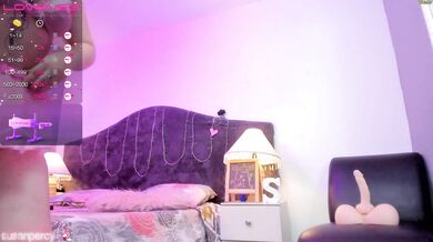 Big ass camgirl gets wet with fuck machine dildo doggystyle