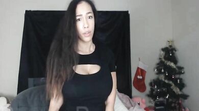 Big tits camgirl showing her naked big booty and pussy