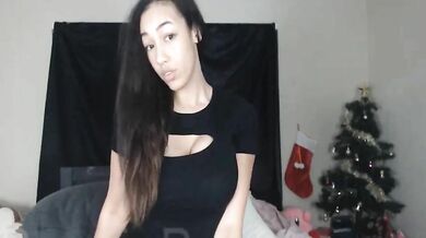 Big tits camgirl showing her naked big booty and pussy