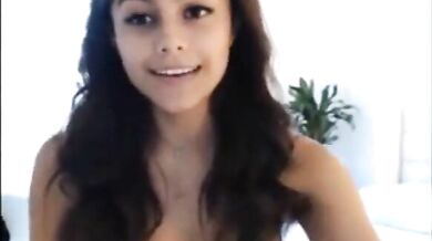 Hot as fuck brunette camgirl shows her lovely tities
