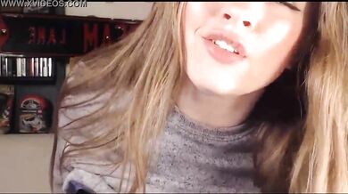 Big tits camgirl gets naked after some tips chat