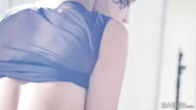 Cute model goes off when she is in front of the camera
