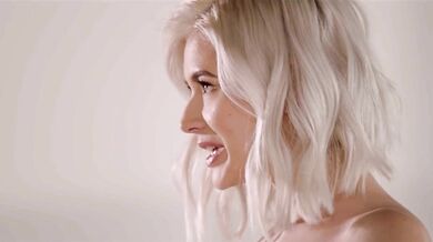 Hot blondes Jessie Saint And Kiara Cole Get Fucked By Stud Johnny Castle