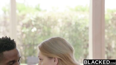 Daisy slaps her bulky white ass on a big black pole