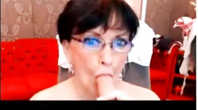 Mature slut blowjob finger and anal on cam