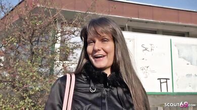 Cute brunette Victoria agrees to casting blowjob and anal
