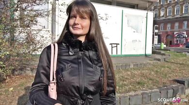Cute brunette Victoria agrees to casting blowjob and anal